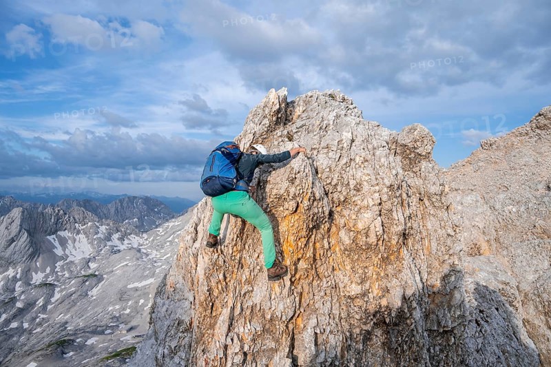 Mountaineer on the Jubiläumsgrat between Zugspitze and Alpspitze, high mountains, Wetterstein range, Bavaria, Germany, Europe