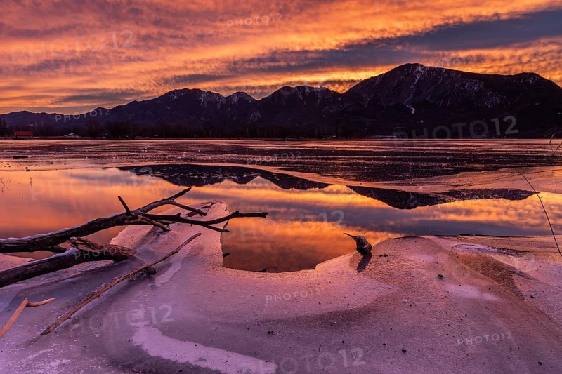 Dawn, mountains reflected in lake, clouds, ice, frozen, winter, Lake Kochel, view of Rabenkopf, Sonnenspitz, Jochberg, Alpine foothills, Bavaria, Germany, Europe