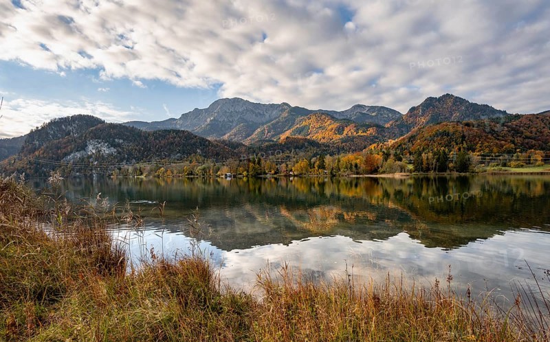 On the shore of Lake Lake Kochel with reflection, autumn landscape with mountain peaks Herzogstand and Heimgarten, Upper Bavaria, Bavaria, Germany, Europe