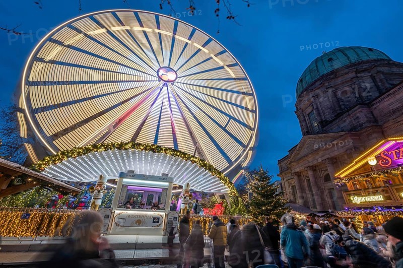 Ferris wheel at the winter village, Christmas market at dusk, St Elisabeth's Church on the right, Jakobsplatz, Nuremberg, Middle Franconia, Bavaria, Germany, Europe