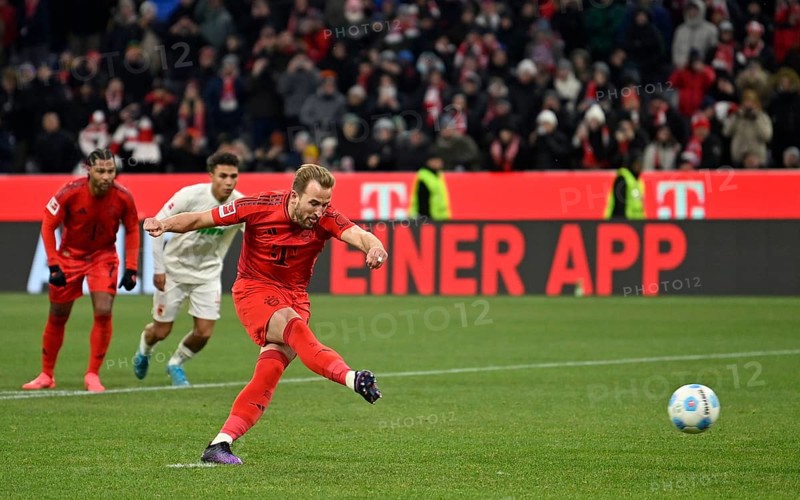 Penalty, Penalty kick Goal kick Action Goal chance Harry Kane FC Bayern Munich FCB (09) Allianz Arena, Munich, Bavaria, Germany, Europe