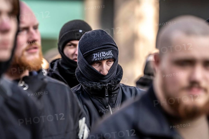 The neo-Nazi group Jung und Stark, JS, demonstrates in the city centre of Essen, demanding the remigration of foreigners, chanting Deutschland den Deutschen Ausländer raus, approx. 150 ultra right-wingers, dressed in black and wearing typical scene clothing, several groups demonstrate against the Nazi march, Essen, North Rhine-Westphalia, Germany, Europe