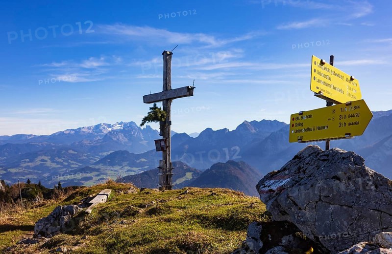 Old summit cross on the Schwarzer Berg with a view of the Dachstein massif, Golling, Osterhorngruppe, Salzburg province, Austria, Europe