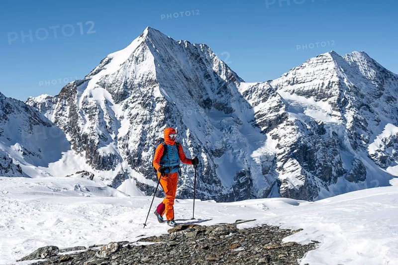 Ski tourers on foot, mountain panorama with snow-covered mountain landscape in winter, view of mountain peak Königsspitze, summit of Madritschspitze, Ortler Alps, Vinschgau Valley, Italy, Europe