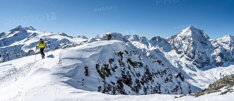 Ski tourers, snow-covered mountain landscape, summit of the Madritschspitze, Ortler Alps, Vinschgau Valley, Italy, Europe