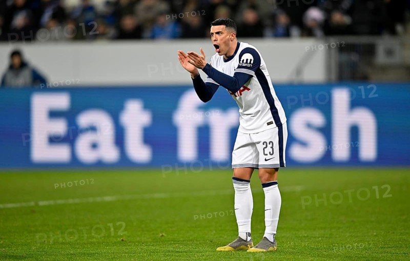 Pedro Porro Tottenham Hotspur Spurs (23) Gesture Gesture Clapping his hands in encouragement, applause Europa League, PreZero Arena, Sinsheim, Baden-Württemberg, Germany, Europe