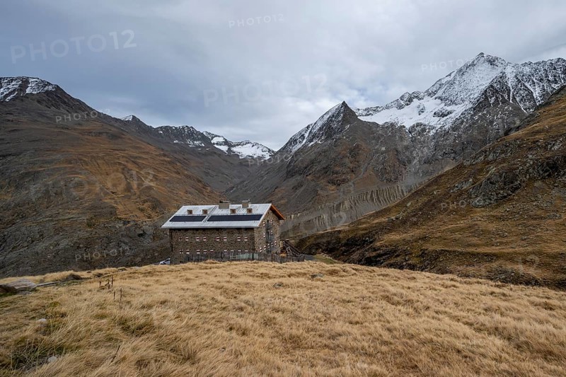 Mountain hut Martin-bush-Hütte, mountain landscape in the Niedertal valley in autumn, Vent, Ötztal Alps, Tyrol, Austria, Europe