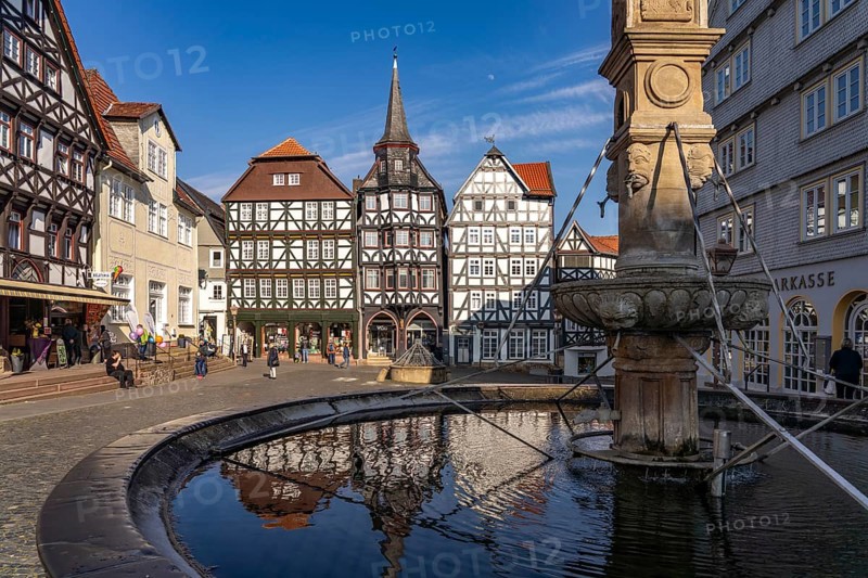 Half-timbered houses, St Michael's merchants' guild house and Rolandsbrunnen fountain on the market square in Fritzlar, Schwalm-Eder district, Hesse, Germany, Europe