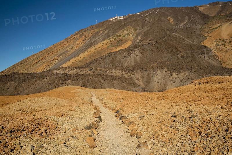 Hiking trail, Montana Blanca, Pico del Teide, 3718m, Parque Nacional de las Canadas del Teide, Teide National Park, UNESCO World Heritage Site, Tenerife, Canary Islands, Spain, Europe
