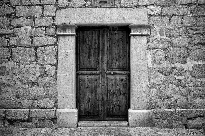 Door, Tor tor, made of wood, in a wall, Alaró, Calvià, black and white, Majorca, Balearic Islands, Balearic Islands, Spain, Europe