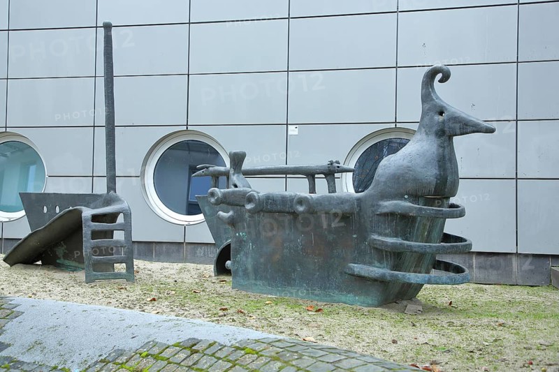 Sculpture pirate ship by Liesel Metten 1995, bronze, ship, figure, children's playground, empty, head, face, curl, nose, long, Klarastraße, old town, Mainz, Rhine-Hesse region, Rhineland-Palatinate, Germany, Europe