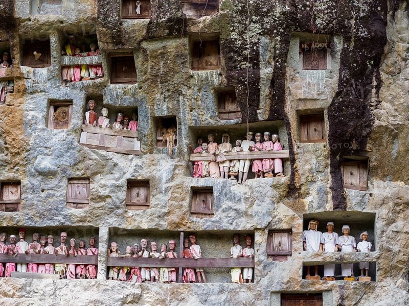 Ancient tombs, rock tombs, Lemo, Tana Toraja, Sulawesi, Indonesia, Asia