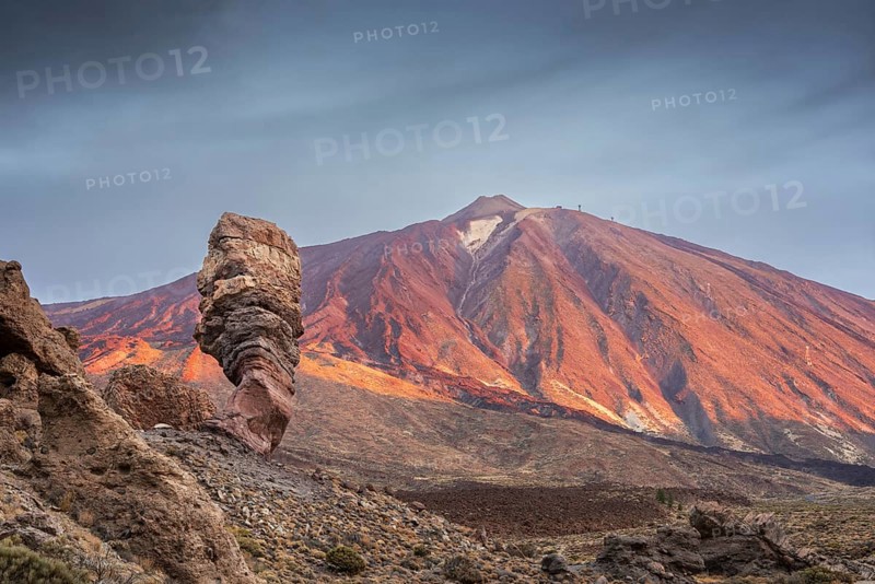 Panorama at sunrise on the Roque Chinchado, also known as the Stone Tree or Finger of God, landmark of the island, Los Roques de Garcia, behind it the Pico del Teide, 3717m, Las Cañadas, Teide National Park, Tenerife, Canary Islands, Spain, Europe