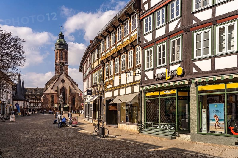Half-timbered houses on the market square and St Jakobi market church, Einbeck, Northeim district, Lower Saxony, Germany, Europe