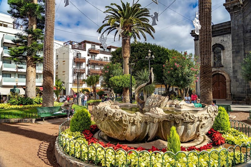 Fountain in the Plaza de la iglesia, Puerto de la Cruz, Tenerife, Canary Islands, Spain, Europe