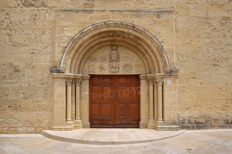 Portal with tympanum of the Saint Michel church, church portal, church door, Salon-de-Provence, Bouches-du-Rhône, Provence, France, Europe