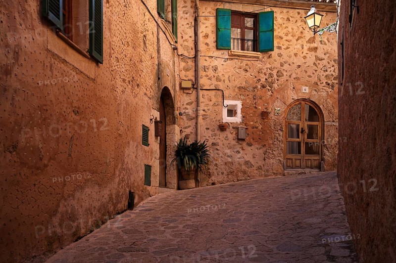 Alley, Valldemossa, Tramuntana Mountains, Serra de Tramuntana, Majorca, Balearic Islands, Balearic Islands, Spain, Europe