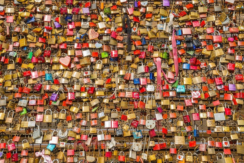 Love locks, loyalty signs, Hohenzollern Bridge, Cologne, Rhineland, North Rhine-Westphalia, Germany, Europe