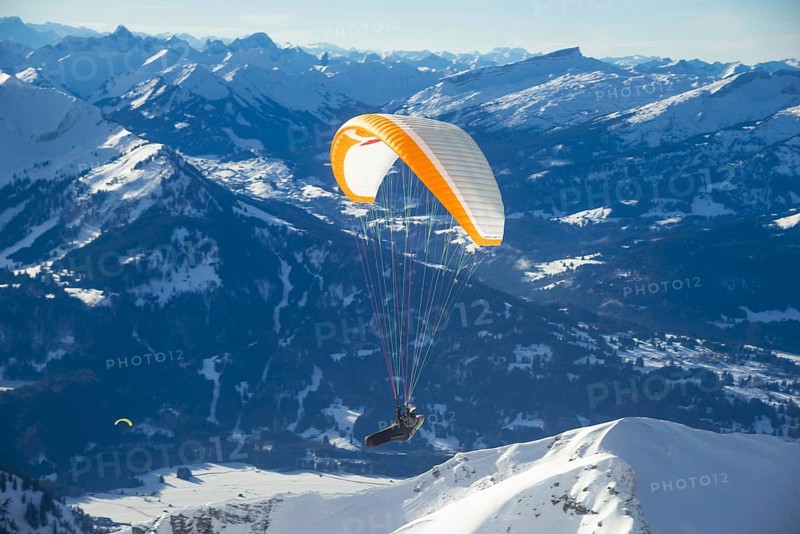 Paraglider, Nebelhorn, 2224m, near Oberstdorf, Allgaeuer Alps, Allgaeu, Bavaria, Germany, Europe