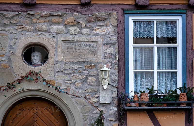 Former deaconry, half-timbered house, Schiller bust, inscription, Schiller town of Marbach am Neckar, Baden-Württemberg, Germany, Europe