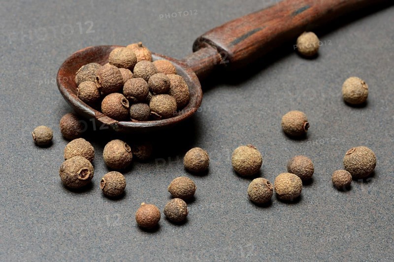 Allspice, peppercorns in wooden spoon, Pimenta dioica