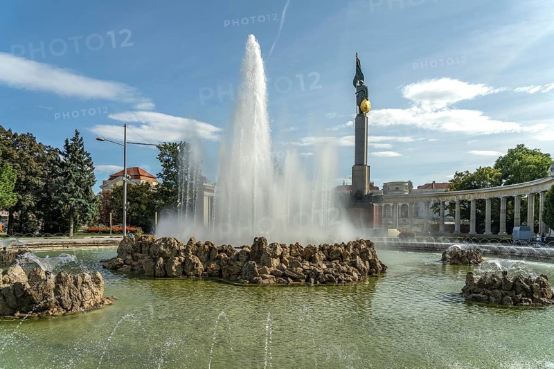 The high-jet fountain and the memorial in honour of the soldiers of the Soviet Army on Schwarzenbergplatz in Vienna, Austria, Europe