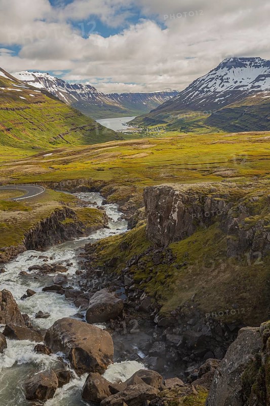 Rapids of the river Fossa i Pjorsardal, close to the Haifoss waterfall. E Iceland