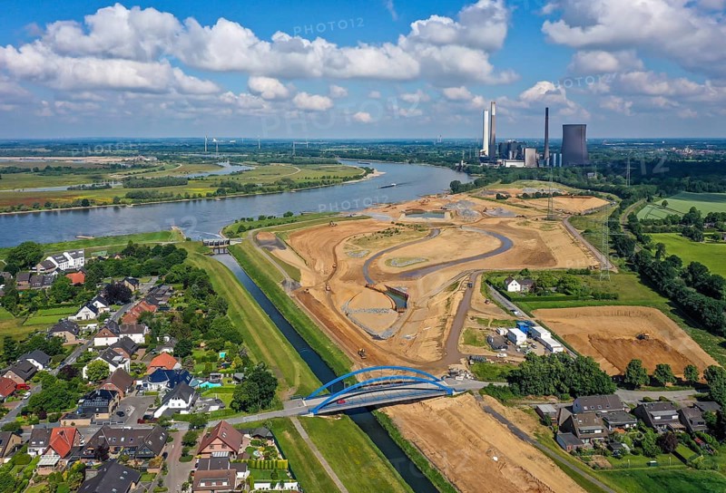 Dinslaken, North Rhine-Westphalia, Germany, Emscher estuary into the Rhine. On the right, the construction site of the new Emscher estuary in front of the decommissioned STEAG coal-fired power plant in Voerde. The mouth of the Emscher into the Rhine is being moved almost 500 metres north from Dinslaken to Voerde. Fish will then be able to swim barrier-free up the new Emscher from the Rhine through a newly created floodplain area. Following the construction of a parallel sewer, the Emscher has been completely free of sewage since January 2022. The river was previously an open, above-ground combined sewer with rainwater and wastewater, Europe