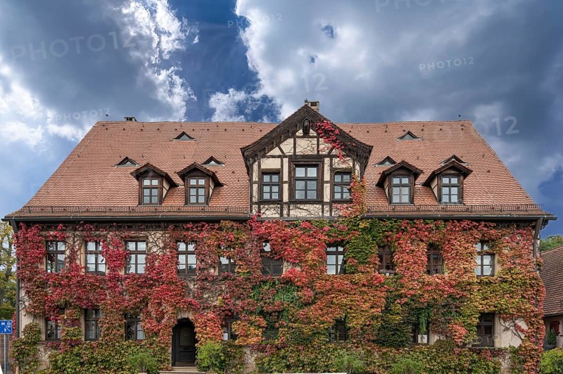 Former inn Roter Ochse, mentioned in 1498, converted into a residential building in 1982, Laufamholz Str. 11, Mögeldorf, Middle Franconia, Bavaria, Germany, Europe