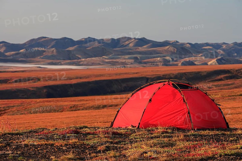 Red tent, mountain landscape, autumn, morning light, camping, camping, Dempster Highway, Northwest Territory, Canada, North America