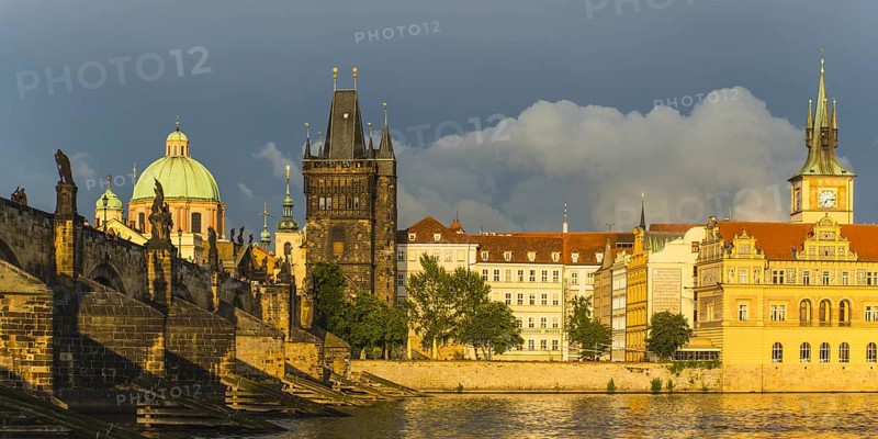 Vltava River with Charles Bridge, Karluv most, Old Town Bridge Tower, Bedrich Smetana Museum in the former waterworks, behind it the Old Town Water Tower, Smetana Quay, Old Town, UNESCO World Heritage Site, Prague, Bohemia, Czech Republic, Czech Republic, Europe