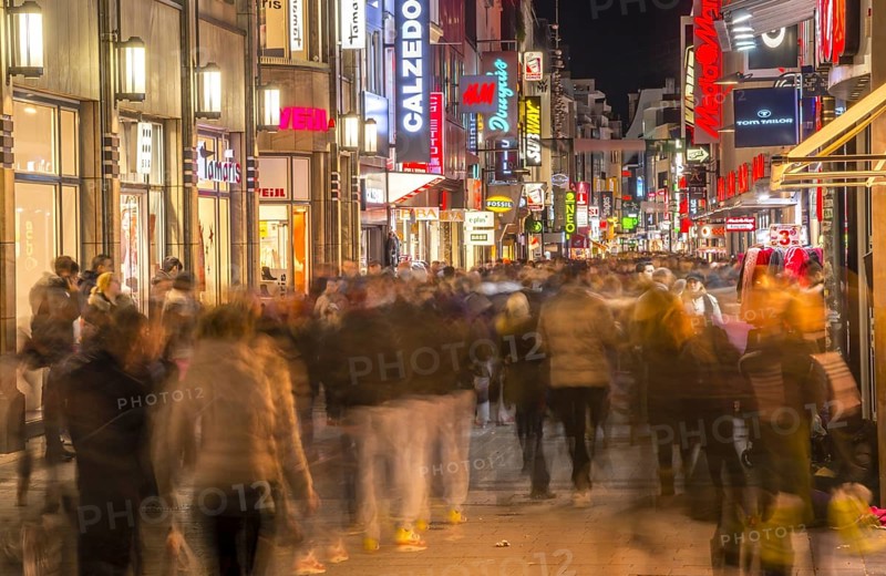 Pedestrian zone in the city centre, Hohe Strasse, highly frequented shopping street, Cologne, North Rhine-Westphalia, Germany, Europe