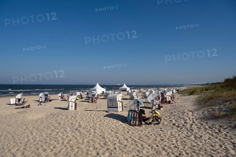 Beach chairs and tourists on the sandy beach, Ahlbeck, Usedom Island, Baltic Sea, Mecklenburg-Western Pomerania, Germany, Europe