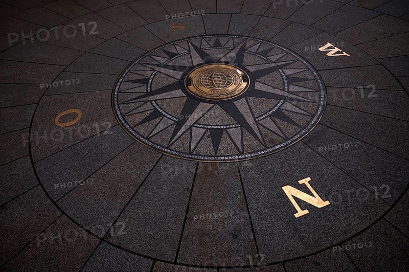 Compass and plaque for various city partnerships, twinned cities of the state capital Stuttgart, partnership, pedestrian zone, Königsstraße, Stuttgart, Baden-Württemberg, Germany, Europe