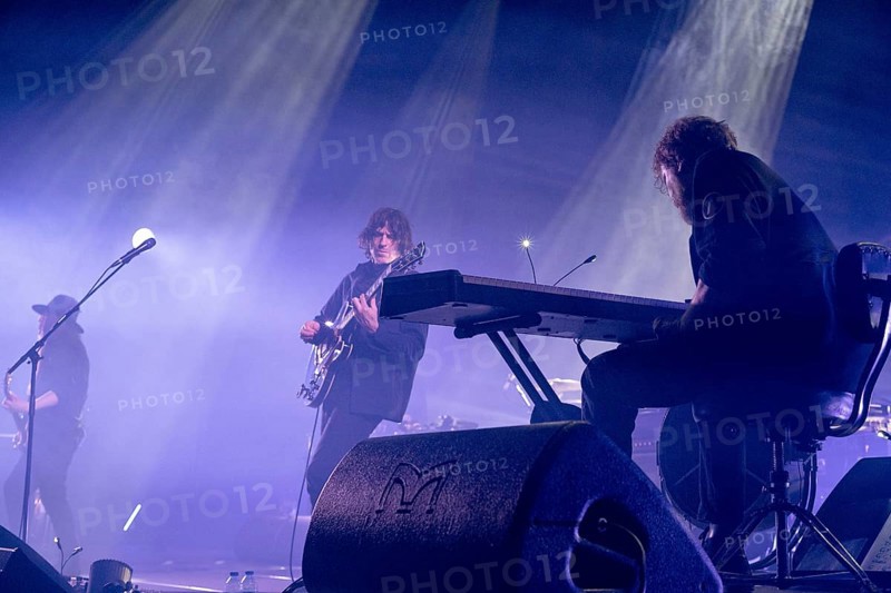 Dave Pen (singer and guitarist) and Danny Griffiths (keyboarder) from Archive live at the Tempodrom in Berlin on 21.02.2025