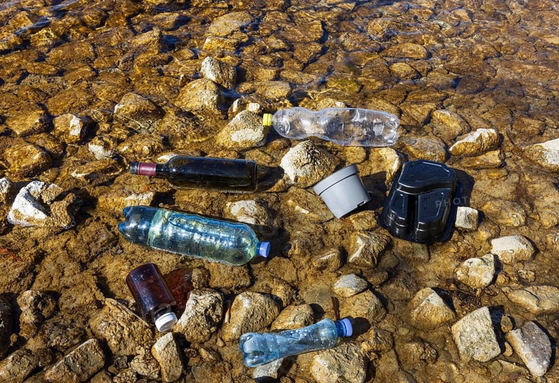 Environmental pollution, Household waste washed up on the lake shore, Plastic and glass bottles, Austria, Europe