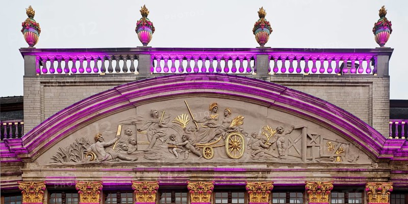 The illuminated gable of the guildhall Le Moulin à Vent and Pot d'Étain in the evening, Grand-Place, Grote Markt, Brussels, Belgium, Europe