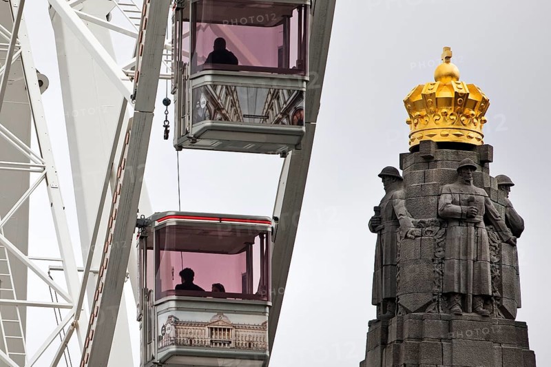 Ferris wheel The View Bruxelles with the Monument to the Glory of the Belgian Infantry, Brussels, Belgium, Europe