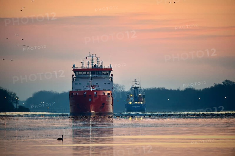 Ships, tanker, cargo ship meet at sunrise in the Kiel Canal, NOK, Kiel Canal, Schleswig-Holstein, Germany, Europe