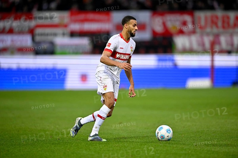 Josha Vagnoman VfB Stuttgart (04) Action on the ball Voith-Arena, Heidenheim, Baden-Württemberg, Germany, Europe