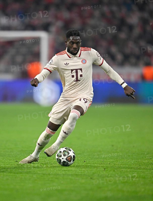 Alphonso Davies Bayern FC Munich FCB (19) Action on the ball UEFA Champions League Allianz Arena, Munich, Bavaria, Germany, Europe