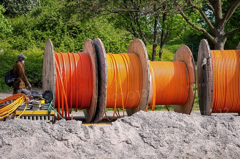 Duisburg, North Rhine-Westphalia, Germany, Internet broadband expansion, construction site for laying fibre optic cable, cable drum with fibre optic cable, new construction of fibre optic routes, fast Internet, DSL cable connection for households, Europe