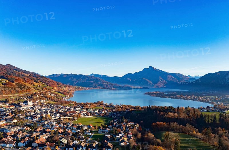 Drone shot, panorama, autumn landscape, Mondsee with Schafberg, Mondseeland, Salzkammergut, Upper Austria, Austria, Europe