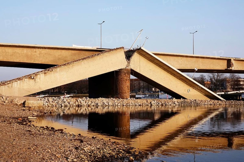 Partially collapsed Carola Bridge Dresden on 7 March 2025, Dresden, Saxony, Germany, Europe
