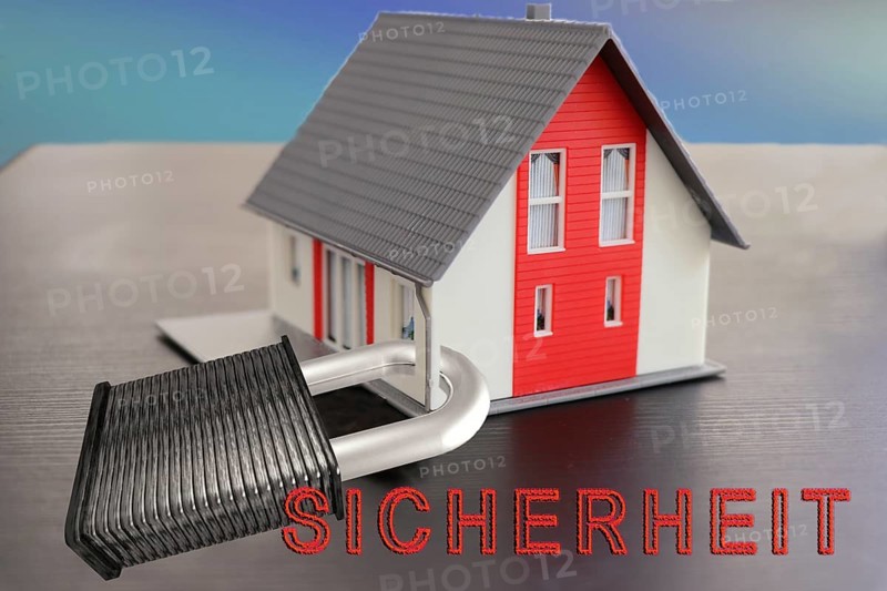 Symbolic image, security, lock, burglary, theft, robbery, liability insurance, household contents insurance, insurance loss, building security, devastation, police, risk, Germany, Europe