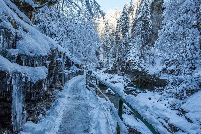 Winter, snowy landscape, river Breitach and hiking trail through the Breitachklamm gorge near Oberstdorf, Oberallgäu, Allgäu, Bavaria, Germany, Europe