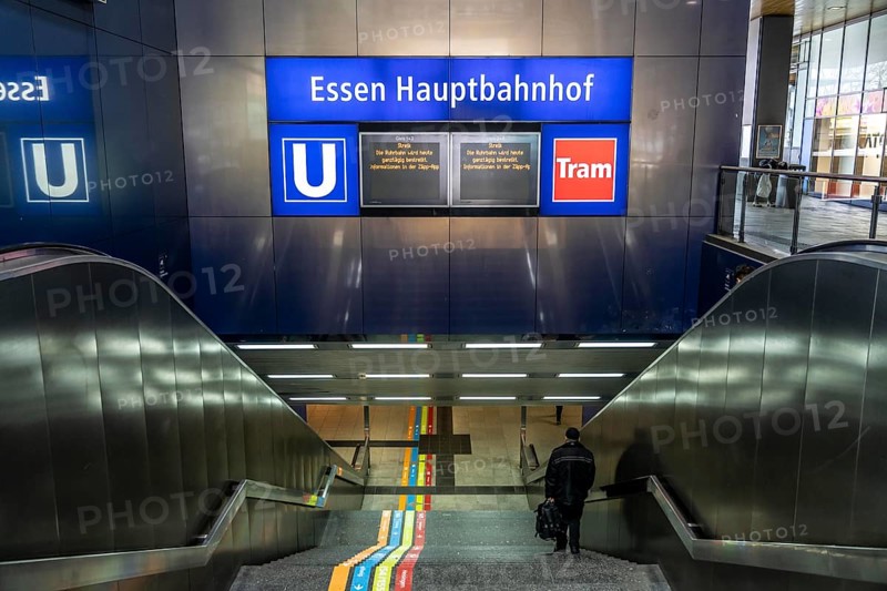 Nationwide warning strike by the trade union Verdi, in the public sector, as here in Essen, at the Ruhrbahn, all buses and trains remain in the depot, the platforms in the underground area of the main railway station remain closed, Germany, Europe