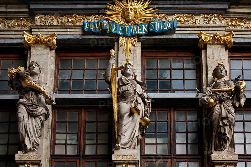 Baroque façade detail Pondereet men sura on the guild house Le Renard, Zum Fuchs, Grand-Place, Grote Markt, Brussels, Belgium, Europe