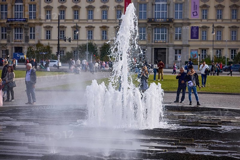 Fountain in the Lustgarten, frozen water movement, Berlin, capital, independent city, federal state of Berlin, Germany, Europe