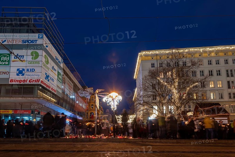 Commemoration of attack, people remember 20 December 2024 with candles, a man deliberately killed and injured several people with a rental car at the Magdeburg Christmas market on that day, Magdeburg, Saxony-Anhalt, Germany, Europe